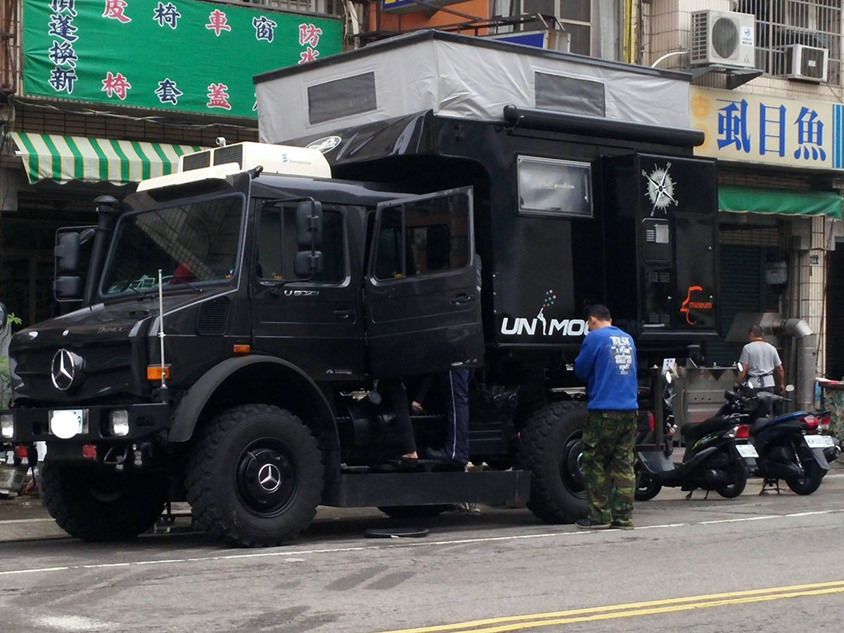 全台唯一露營車霸王！驗車掛牌費就破百萬。（圖／翻攝自《聯結車 大貨車 大客車 拉拉隊 運輸業 照片影片資訊分享團》）