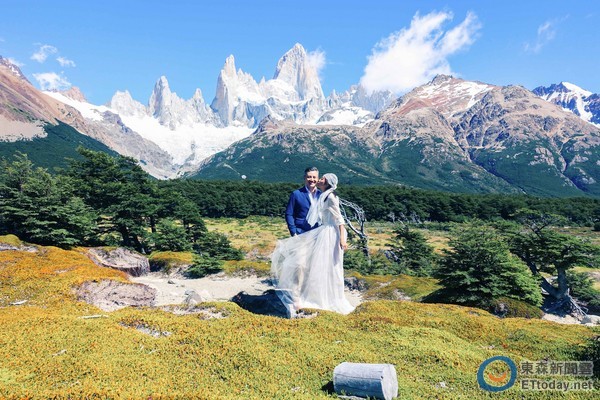 最新婚紗照也出爐，選在智利的安地斯山拍攝婚紗。