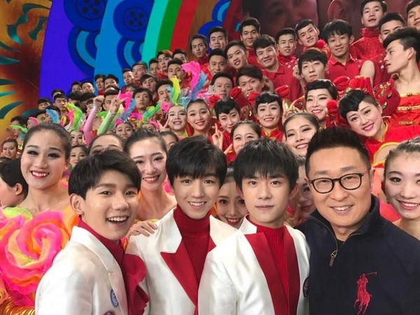 2018年春晚tfboys图片