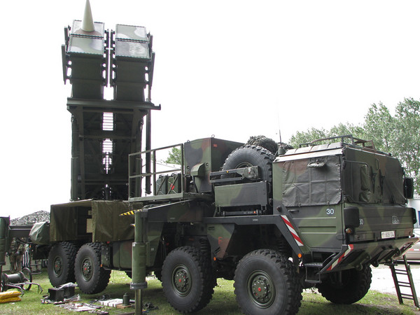 可發射四枚愛國者二型飛彈的發射車。（圖／翻攝自維基百科）