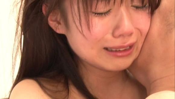 A片解密：為什麼日本女優邊做邊哭，歐美女優爽到要你再來？