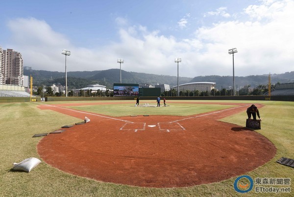 台北市立天母棒球場整建工程。（圖／記者李毓康攝）