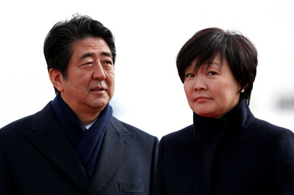 日本首相安倍晉三和其妻子安倍昭惠。（圖／路透社）
