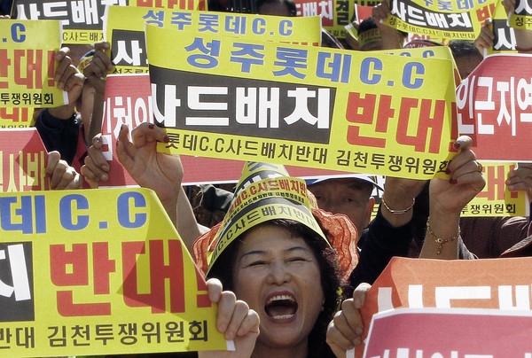 ▲南韓民眾聚集在首爾抗議，反對美國的導彈防禦系統「薩德」（THAAD）部署。（圖／達志影像／美聯社）