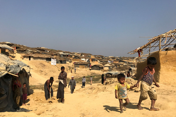 ▲緬甸羅興亞人，逃往營科克斯巴扎爾難民營區。（圖／路透社）