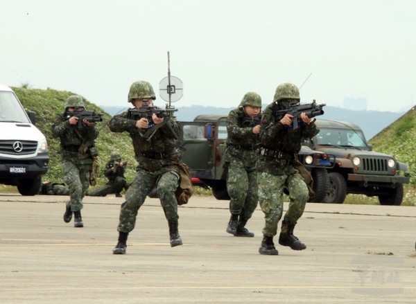六軍團反空機降演練　提升官兵臨戰訓練