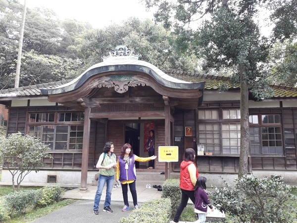 ▲桃園忠烈祠暨神社文化園區修復落成，「社務所」中午卻禁止市民入內參觀。（圖／記者楊淑媛攝）