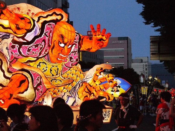 日本盛夏祭典鮮體驗，燈籠、跳舞、花笠、太鼓…好好玩！（圖／鳳凰旅遊、日本宮城縣提供）