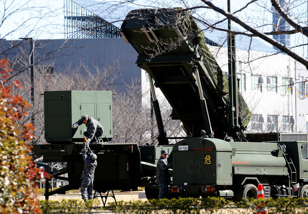 日本自衛隊現有的地對空攔截導彈PAC-3（愛國者-3）。（圖／翻攝自路透社）