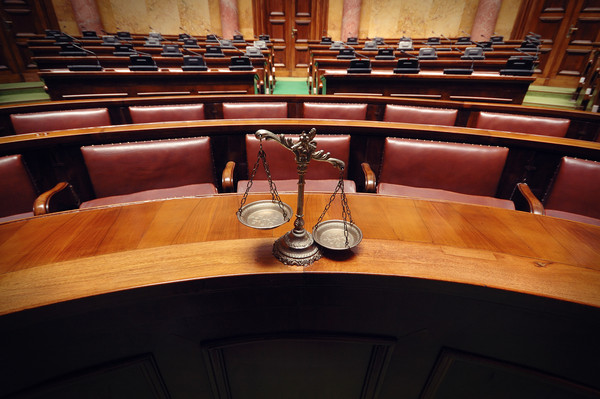 法庭，Photo by The Eichholz Law Firm/flicker(https://flic.kr/p/v29MSi)