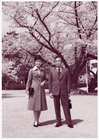 ▲朴槿惠與已故前總統朴正熙，同時也是她爸爸的合照。（圖／路透社）