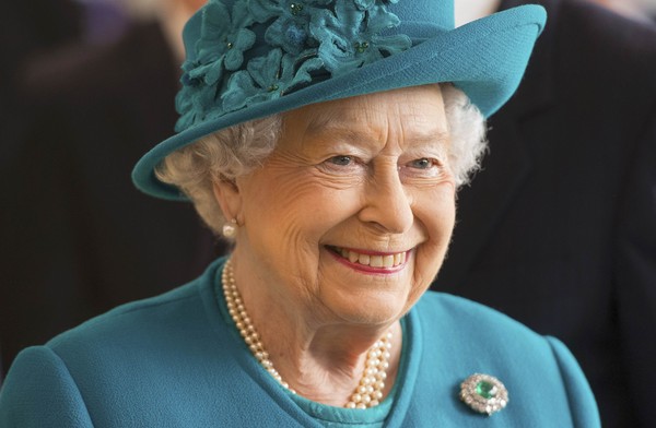 英國女王伊莉莎白二世被孫子威廉王子還有曾孫喬治王子取可愛綽號。（圖／路透社）