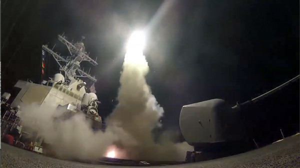 川習會進行的同時，美國軍方向敘利亞發射50枚戰斧巡弋飛彈。（圖／達志影像／美聯社）