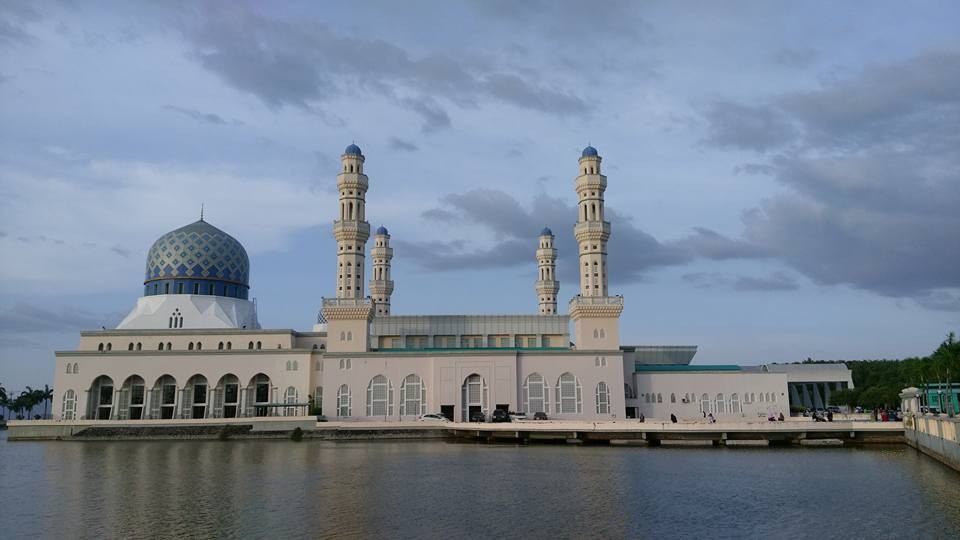 馬來西亞沙巴神山、水上清真寺、海灘。（圖／記者吳增煌）