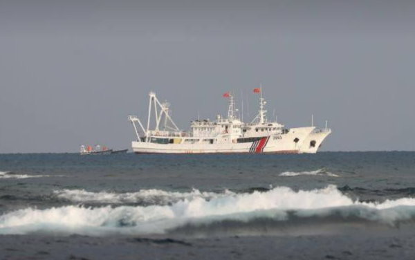 ▲中國在南海黃岩島巡弋的海警船。（圖／路透社）