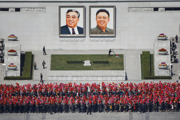 北韓前領導人金日成、金正日。（圖／路透社）