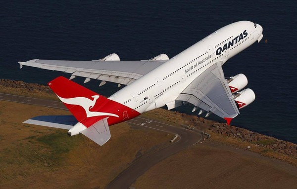 ▲澳洲航空（Qantas）一架從墨爾本飛往香港的客機發出失速警報，共造成15人輕傷。（圖／翻攝自Qantas粉絲專頁）