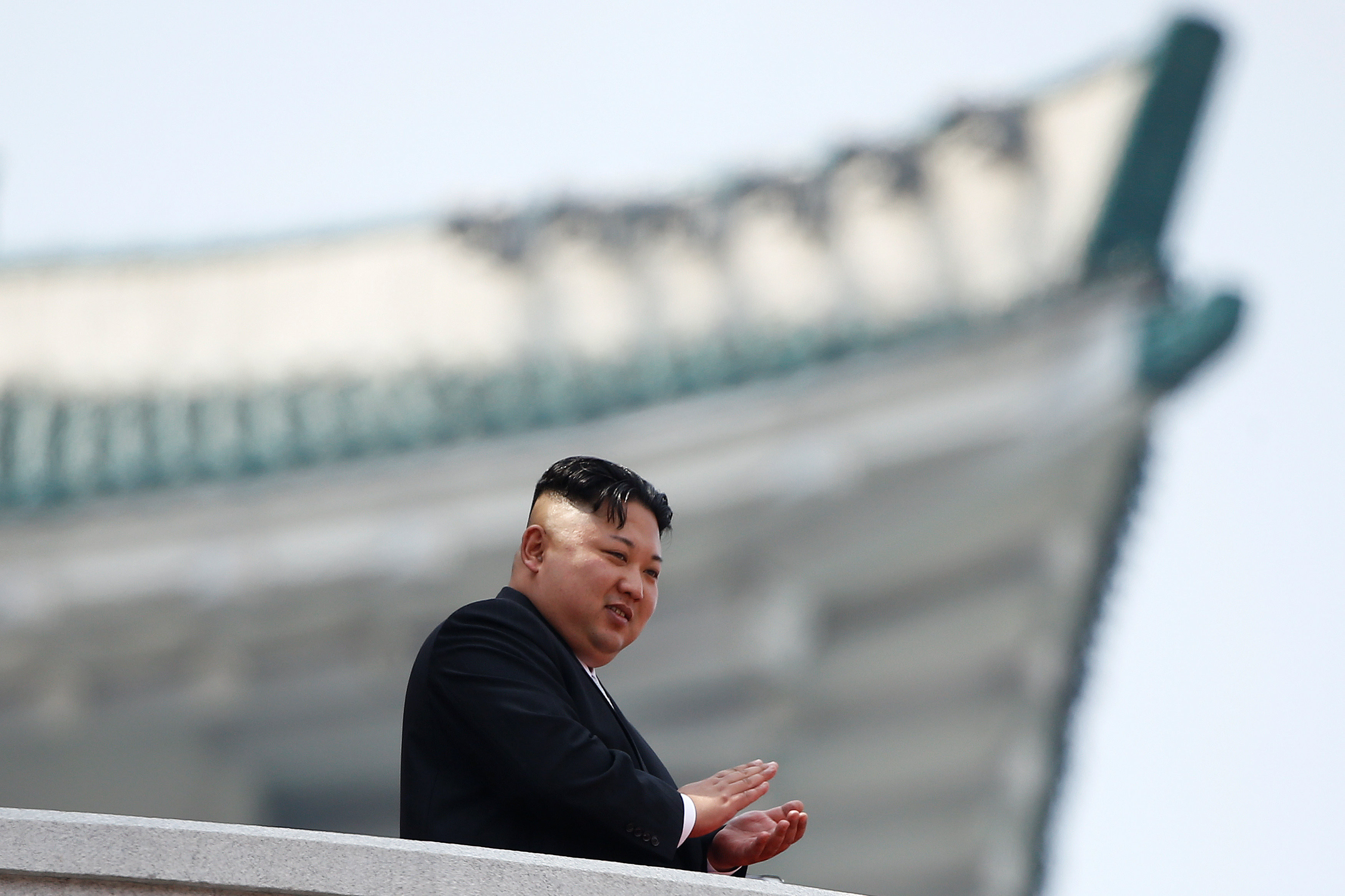 北韓領導人金正恩在太陽節閱兵。（圖／路透社）