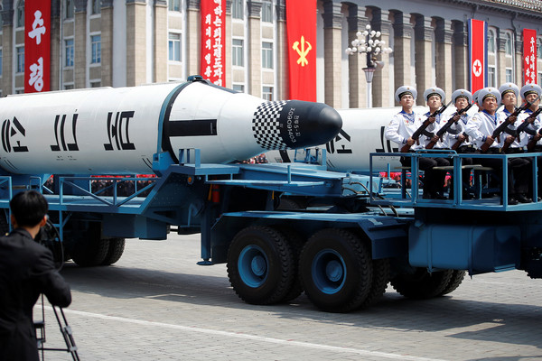 ▲2017北韓太陽節閱兵，展示北極星1號潛射彈道導彈。（圖／路透社）