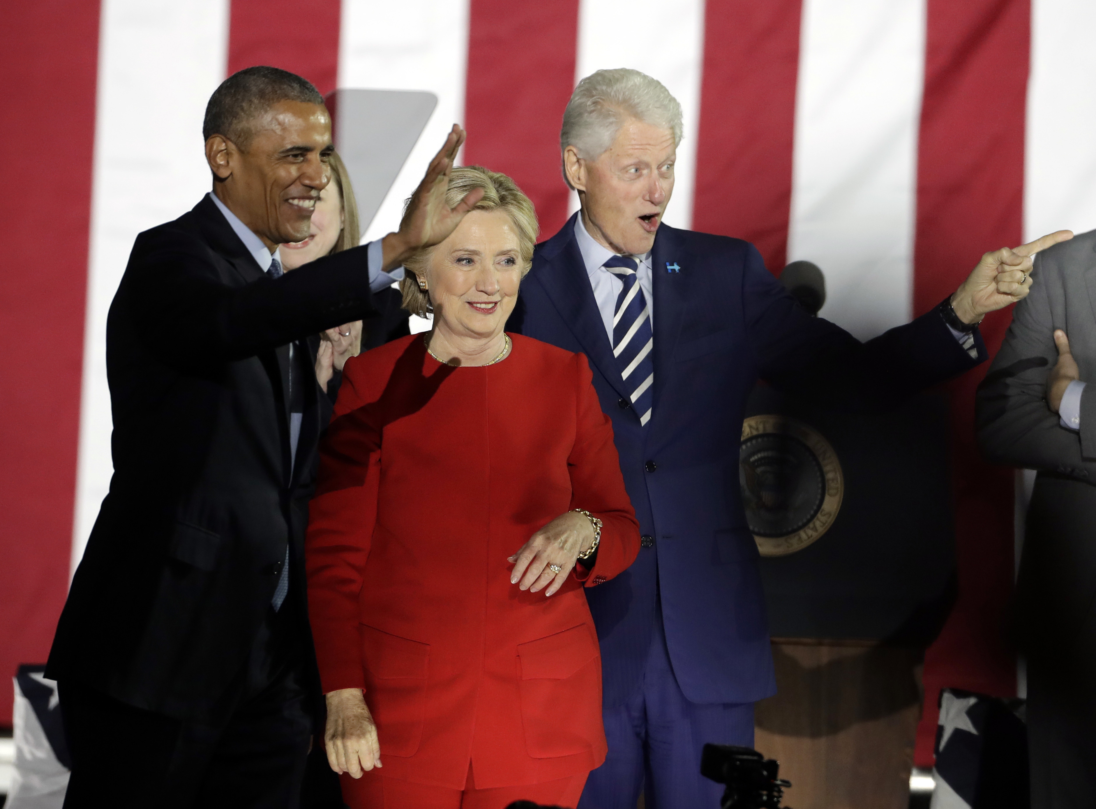 希拉蕊（Hillary Clinton）與歐巴馬、前總統比爾柯林頓。（圖／美聯社）