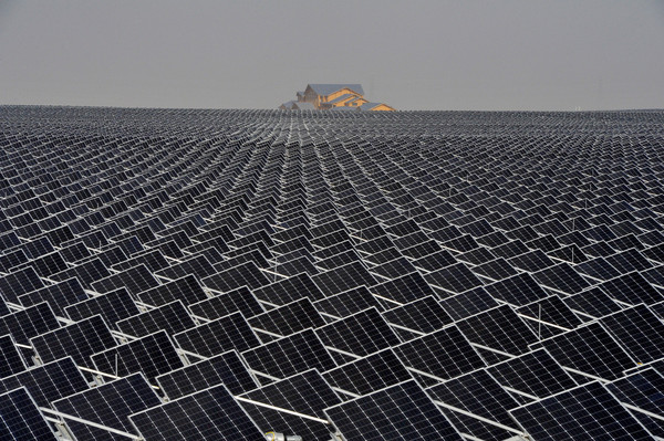 中國銀川市太陽能板。（圖／路透社）