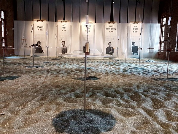 ▲春池玻璃獲邀參展2017台灣文博會主題館，用40噸玻璃砂打造「玻璃海」沙灘。（圖／台灣文博會提供）