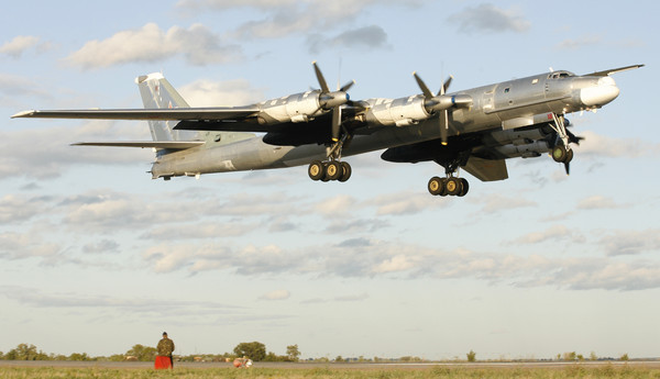 Tu-95熊式戰略轟炸機，是蘇聯圖波列夫設計局所研製，自1960年代起保有螺旋槳式飛機飛行速度世界紀錄至今。（圖／路透社）