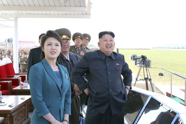 ▲北韓第一夫人李雪主與牡丹峰樂團的「短裙」穿著，引起大眾模仿熱潮。（圖／CFP）