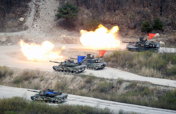 美韓軍事演習,南韓K1A1,美國M1A2。（圖／路透社）
