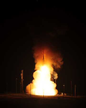 美軍也曾在2015年試射「義勇兵三型洲際彈道飛彈」（LGM-30 Minuteman-III）。（圖／翻攝自美國空軍U.S. Air Force）