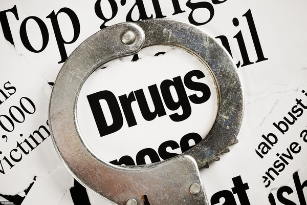 DRUGS，毒品，手銬（圖／視覺中國CFP）