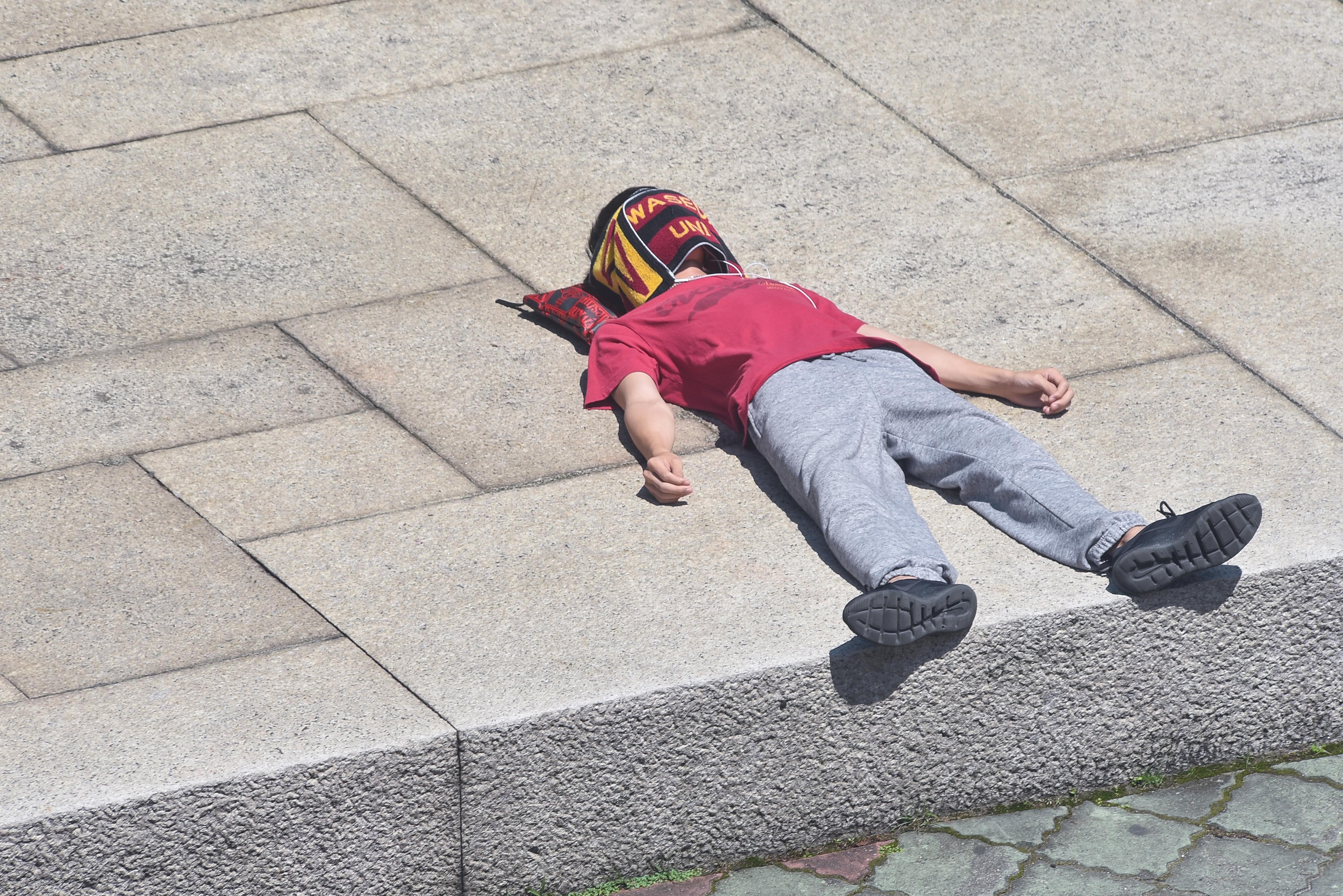 熱浪,陽光,夏日,夏天,炎熱,天氣,高溫,中暑,烈日,正午。(圖/記者李毓康攝)