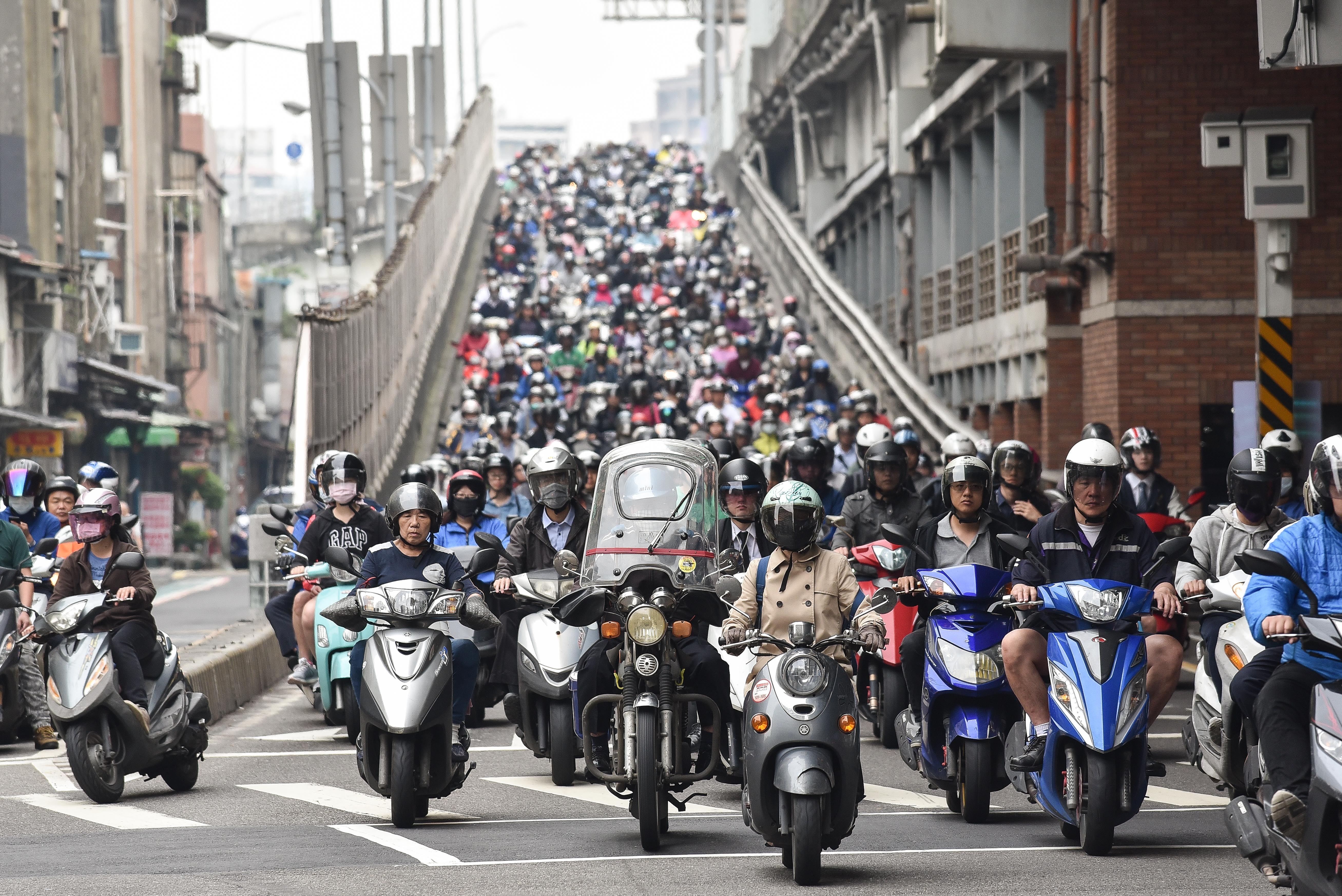 車行建議「1000公里換機油」正確or錯誤？網揭密：台灣人就盤阿 | ETtodayET車雲新聞 | ETtodayAMP