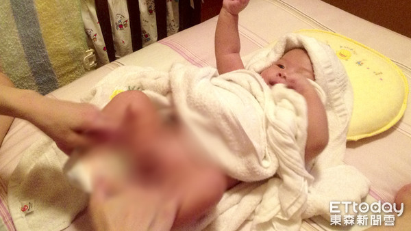 嬰兒,換尿布,兒童,親子,嬰兒換尿布(圖/記者姜國輝攝)