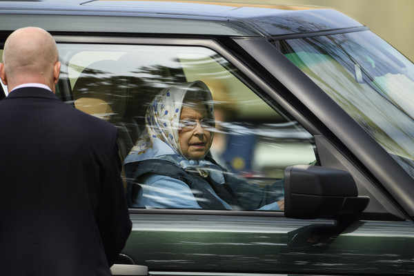 英國女王伊莉莎白二世（Queen Elizabeth II）平時就愛開車趴趴走。（圖／達志影像／美聯社）