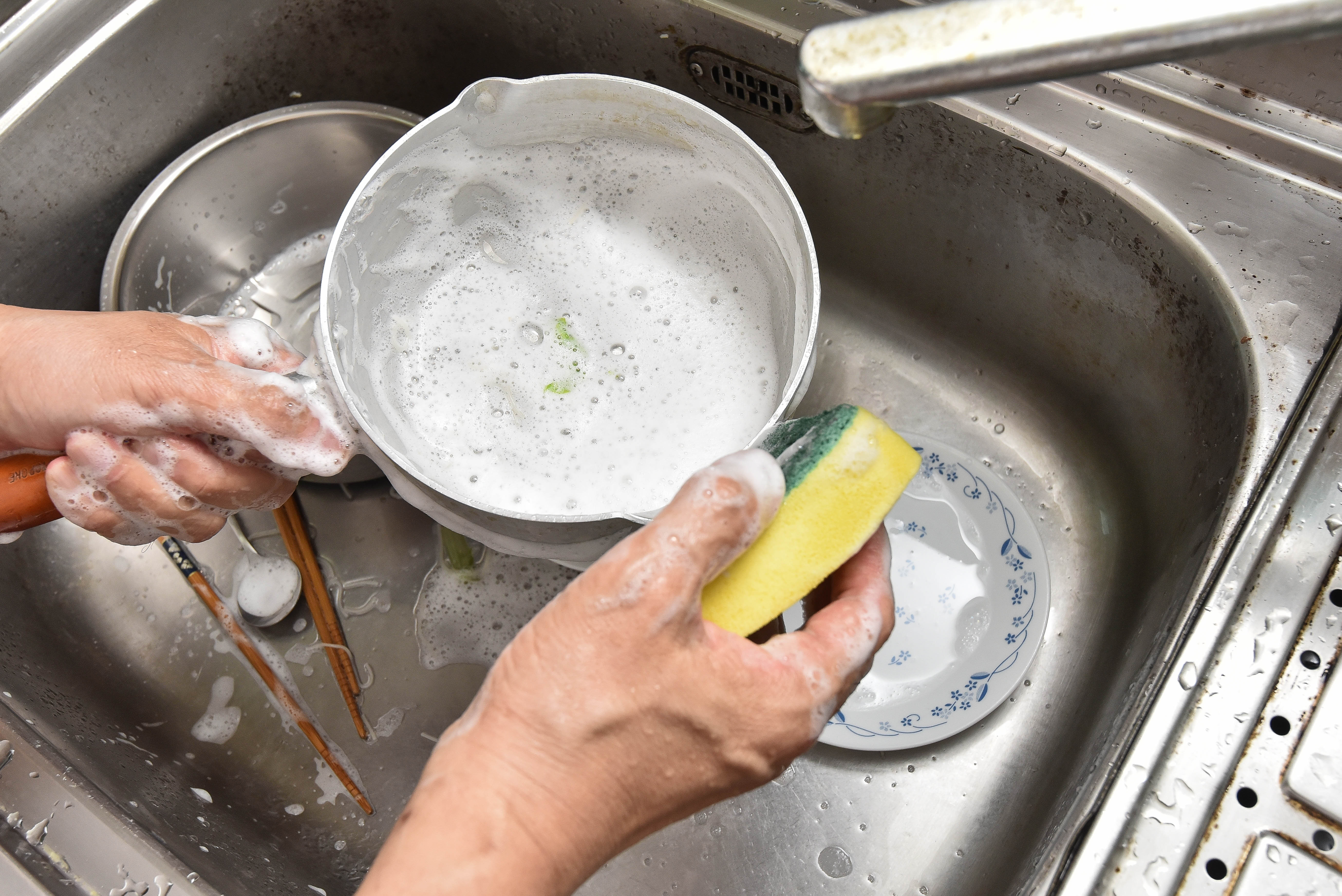做家事,洗碗盤,清潔劑,洗碗精,細菌滋生。（圖／記者李毓康攝）