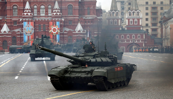 俄羅斯紀念二戰結束「勝利日」閱兵,T-72B3,T-72坦克。（圖／路透社）