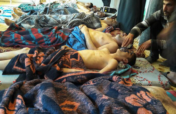 ▲敘利亞西北部的伊德利卜省遭毒氣彈空襲病患。（圖／達志影像／美聯社）