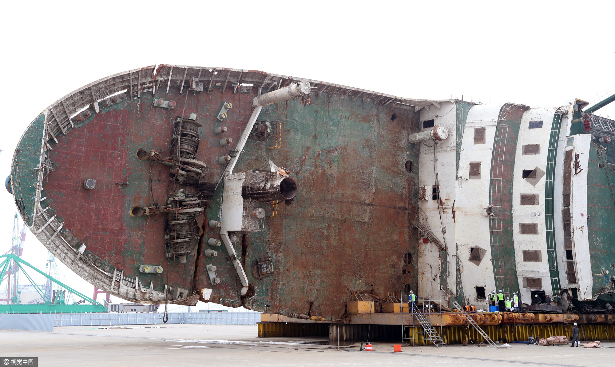 南韓世越號殘骸，船尾處發現大量人骨。（圖／CFP）