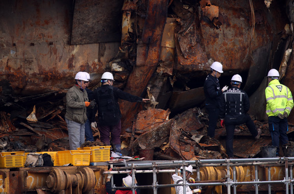 南韓世越號殘骸，船尾處發現大量人骨。（圖／CFP）