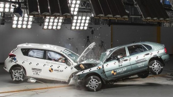 神車「矛盾大對決」！ANCAP發佈新舊豐田Corolla對撞測試影片（圖／翻攝自ANCAP）