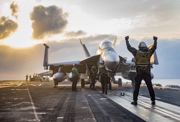 卡爾文森號航空母艦甲板。（圖／翻攝自USS Carl Vinson (CVN 70) 粉絲專頁）