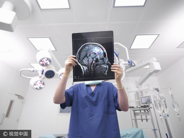 醫生,腦,X光片,檢查,開刀（圖／視覺中國CFP）
