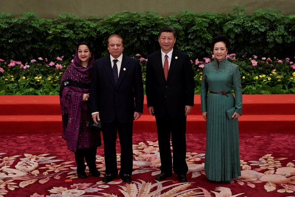 ▲巴基斯坦總理Minister Nawaz Sharif（左2）出席北京「一帶一路」國際高峰論壇，在會上與習近平合影。（圖／路透社）