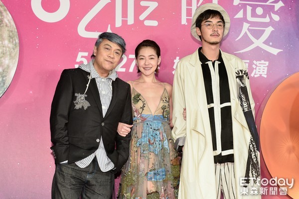 小S在台北首映會上，穿上107萬仙女服，塑造性感女神風範！