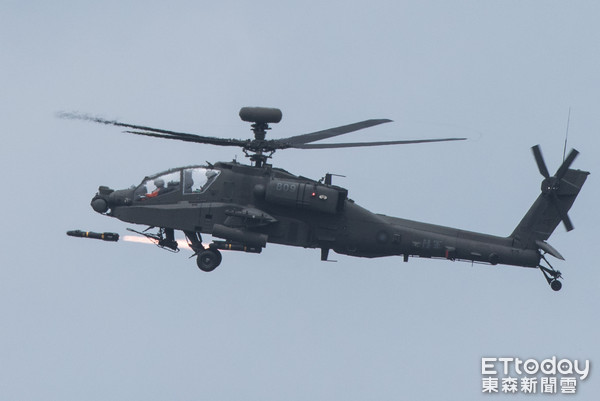 國軍「漢光33號」演習實兵演練,AH-64E阿帕契攻擊直升機發射地獄火飛彈（圖／記者季相儒攝）