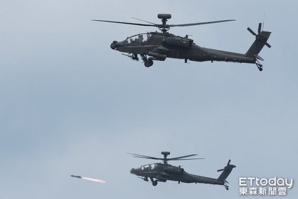 國軍「漢光33號」演習實兵演練,AH-64E阿帕契攻擊直升機發射地獄火飛彈（圖／記者季相儒攝）
