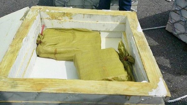 漁網包住693公斤「百億海洛因」　史上最大宗漁船運毒台灣。（圖／高雄地檢署）