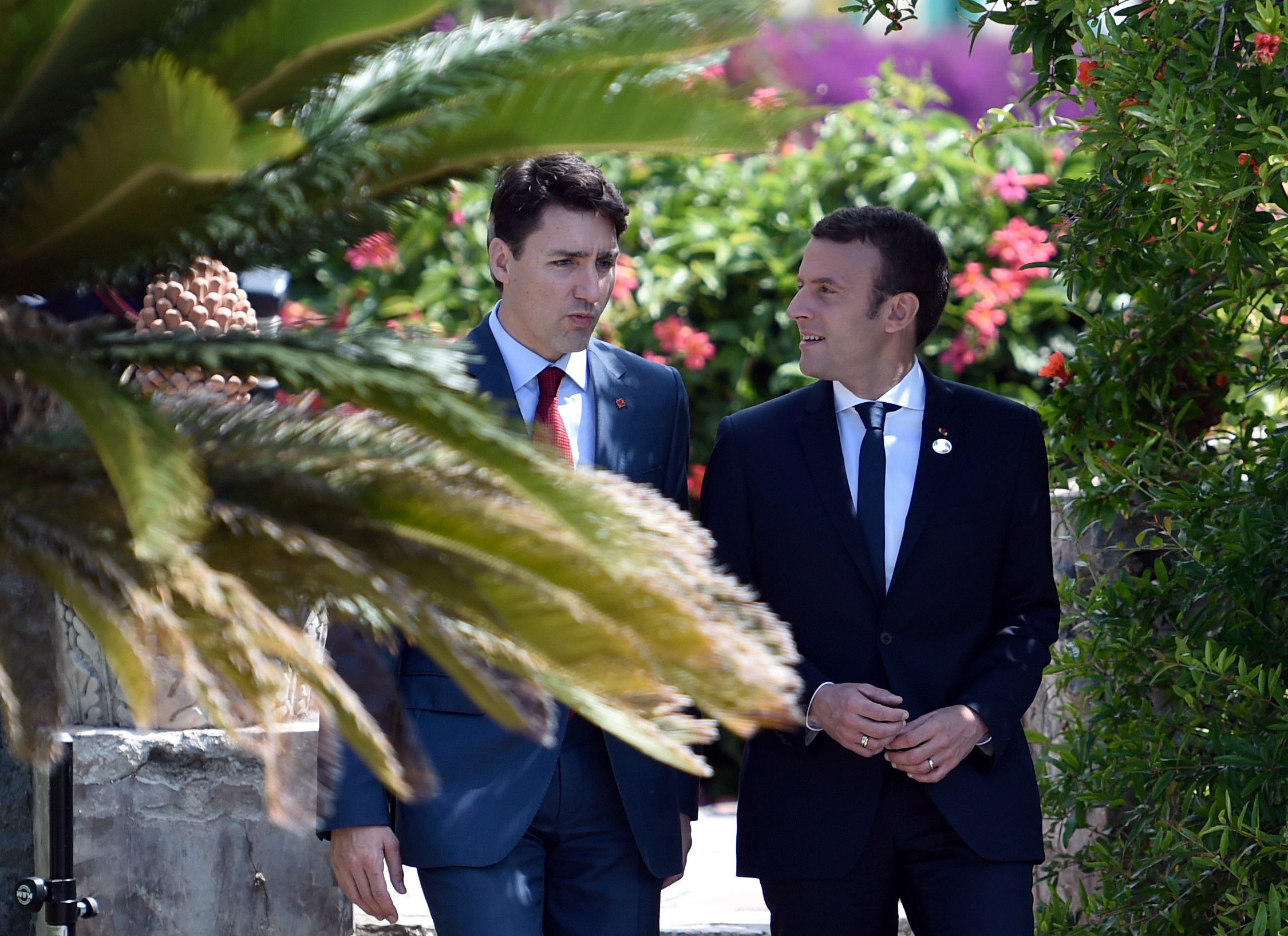 法國新任總統馬克宏（Emmanuel Macron）與加拿大的總理杜魯多（Justin Trudeau）。（圖／路透社）