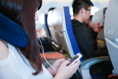 機場貴賓室遇人看影片聲音狂炸 王齊麟提醒反被嗆:憑什麼要我小聲